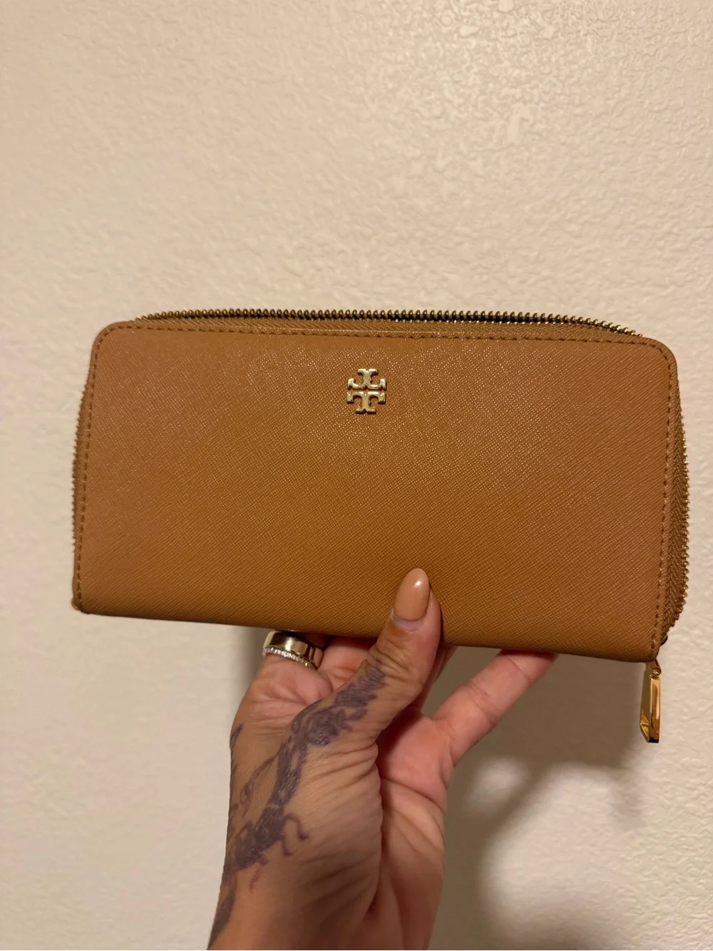 Tory Burch Zip-Around Continental Wallet in Cognac